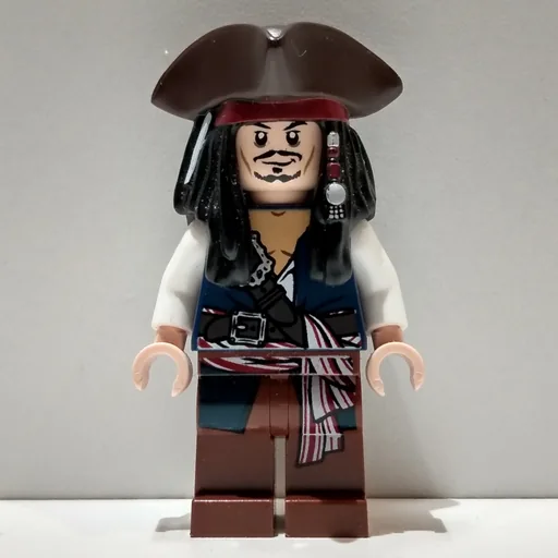LEGO minifig Captain Jack Sparrow with Tricorne Hat (fig-000250)