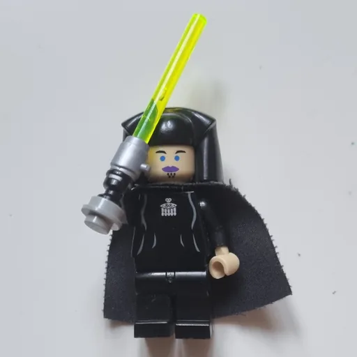 Luminara Unduli (Light-Up Lightsaber)