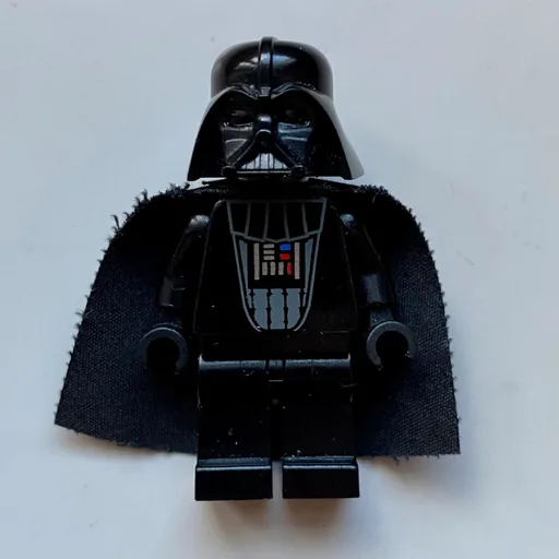 Darth Vader (Light Bluish Gray Skin, No Scars on Right Cheek (3626b Head))