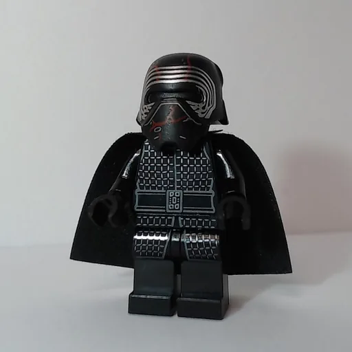 Kylo Ren (Helmet with Red Cracks, Cape)