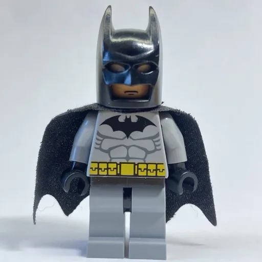 Batman (Light Bluish Gray Suit, Black Cape and Cowl, Light Nougat Head)