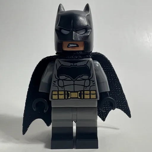 Batman (Dark Bluish Gray Suit, Black Cape and Cowl, Black Head, Black Boots, Large Batman Logo)