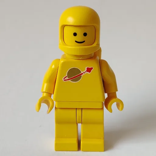 Classic Spaceman (Yellow with Airtanks (2446 Helmet))
