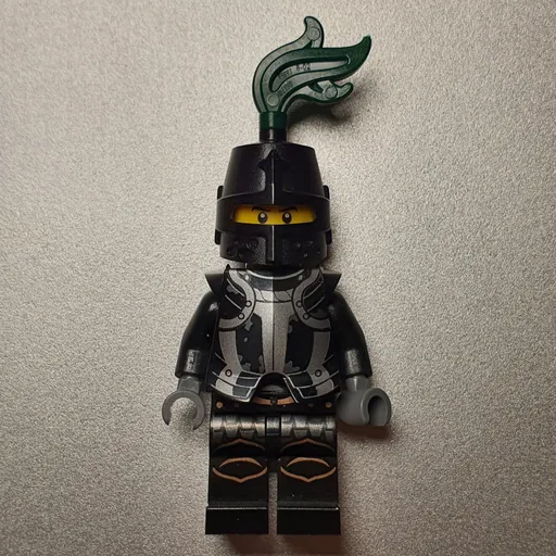 Falcon Knight (Armor, Helmet with Dark Green Plume)