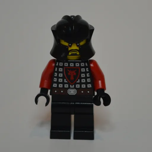 Dragon Knight (Red, Helmet, Black Beard)