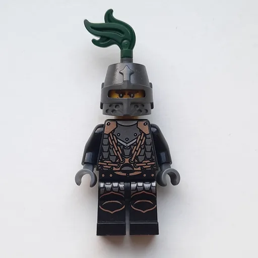 Dragon Knight (Dark Green, Pearl Titanium Helmet with Dark Green Plume)