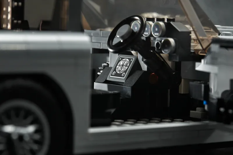 James Bond™ Aston Martin DB5 by LEGO – product photo 11 of 21