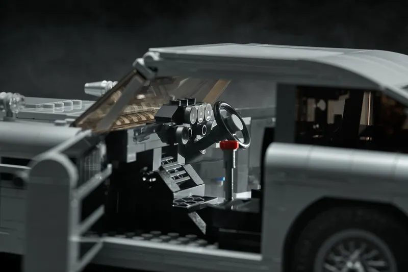 James Bond™ Aston Martin DB5 by LEGO – product photo 14 of 21