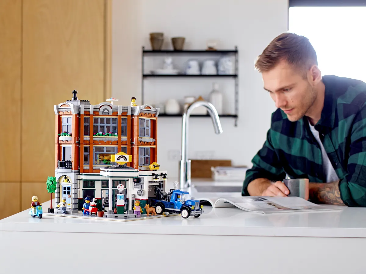 LEGO Corner Garage (10264) - Bild 12