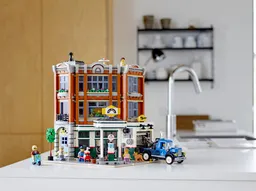 LEGO Corner Garage (10264) - afbeelding 13