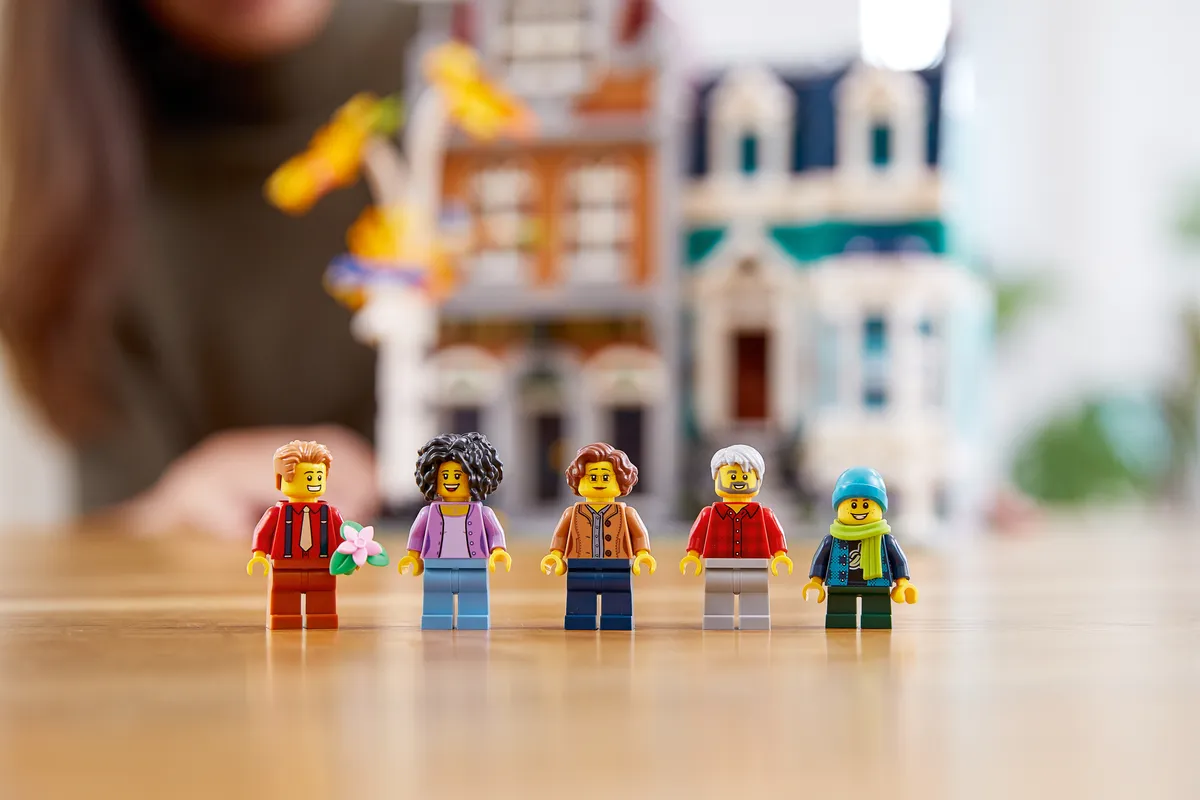 LEGO Bookshop (10270) - image 17