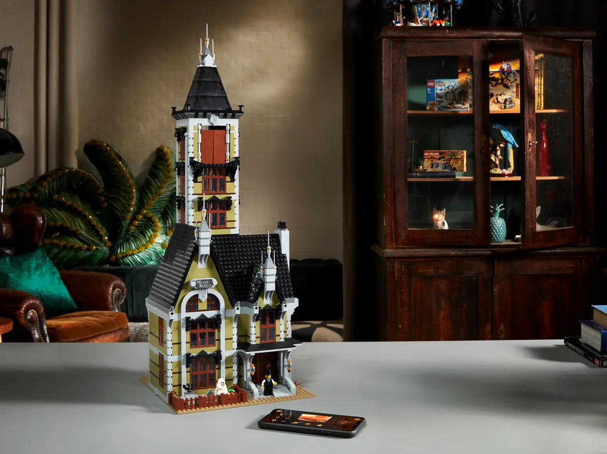 LEGO Haunted House (10273) - image 10