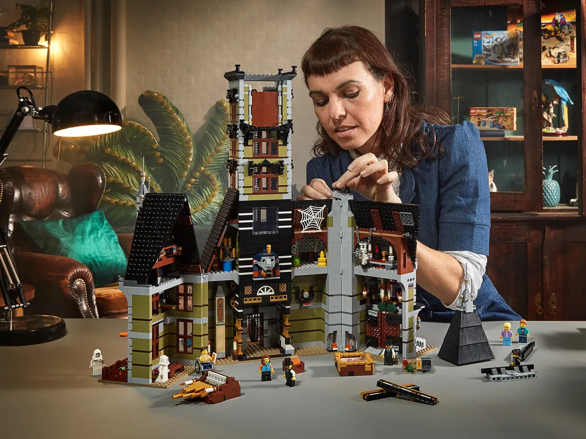 LEGO Haunted House (10273) - image 7