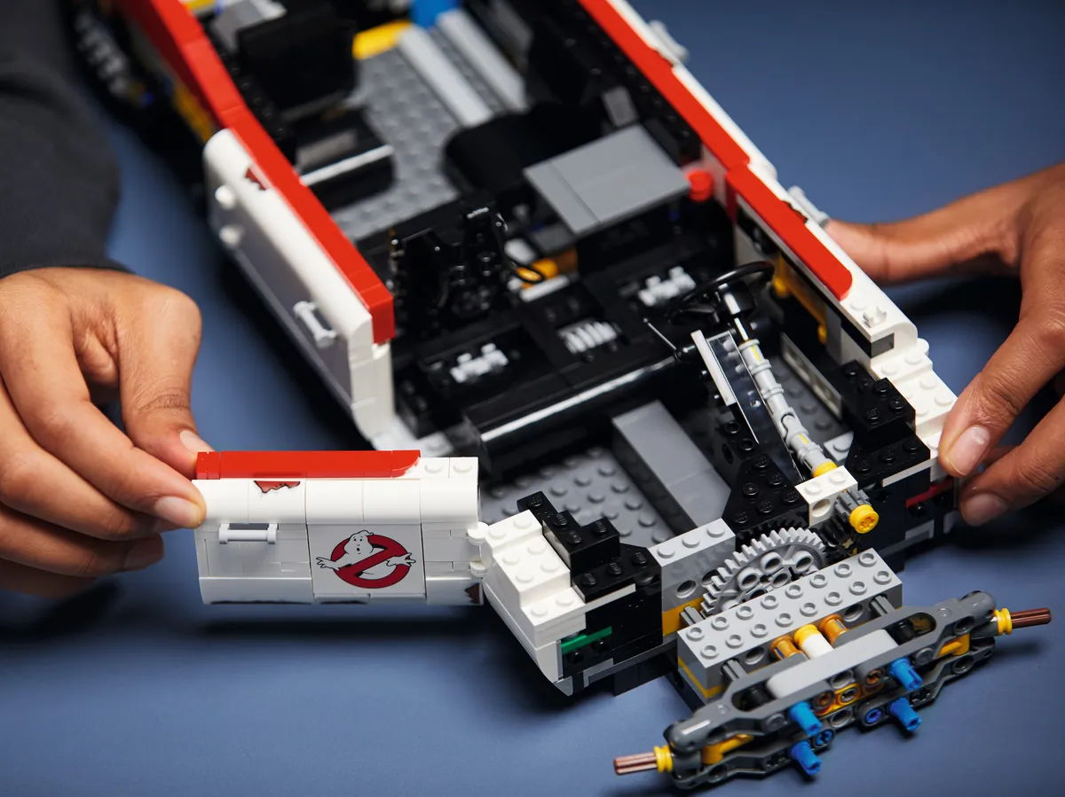 LEGO Ghostbusters™ ECTO-1 (10274) - image 10