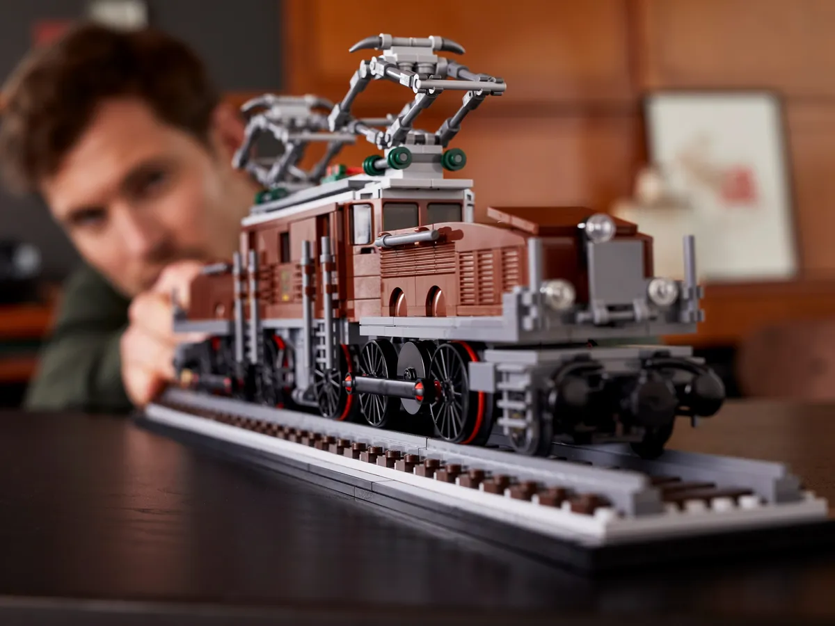 LEGO Crocodile Locomotive (10277) - Bild 11