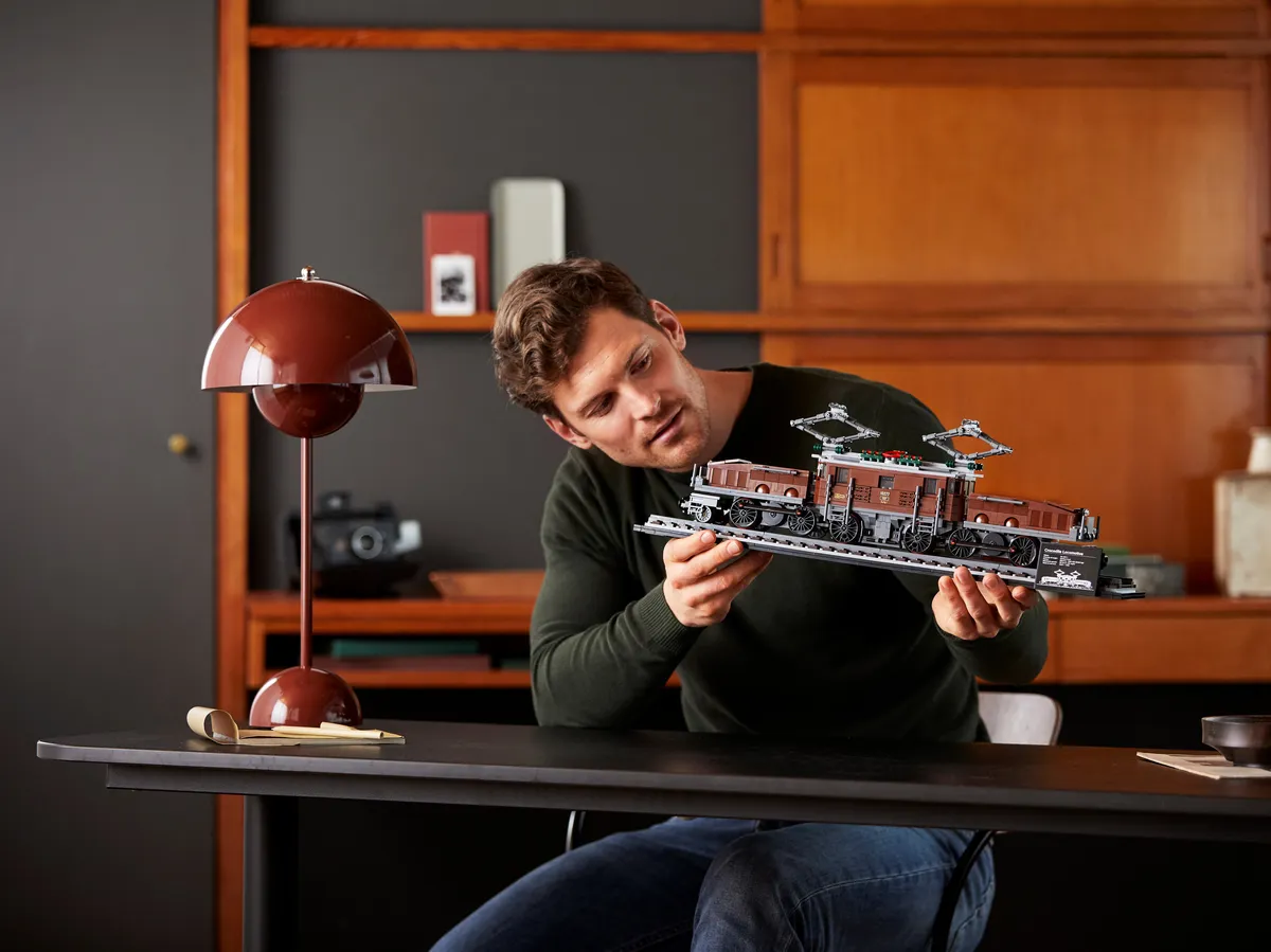 LEGO Crocodile Locomotive (10277) - Bild 7