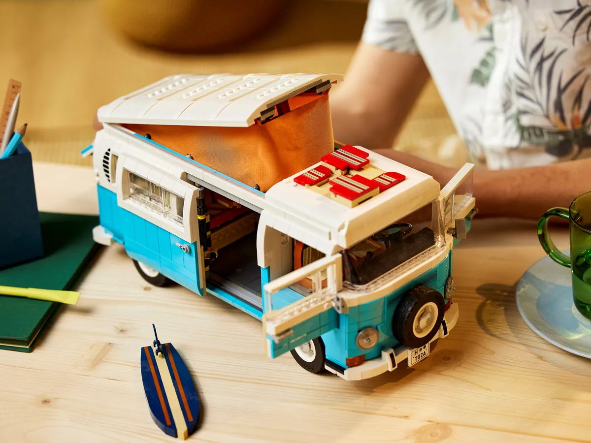 LEGO Volkswagen T2 Camper Van (10279) - Bild 13