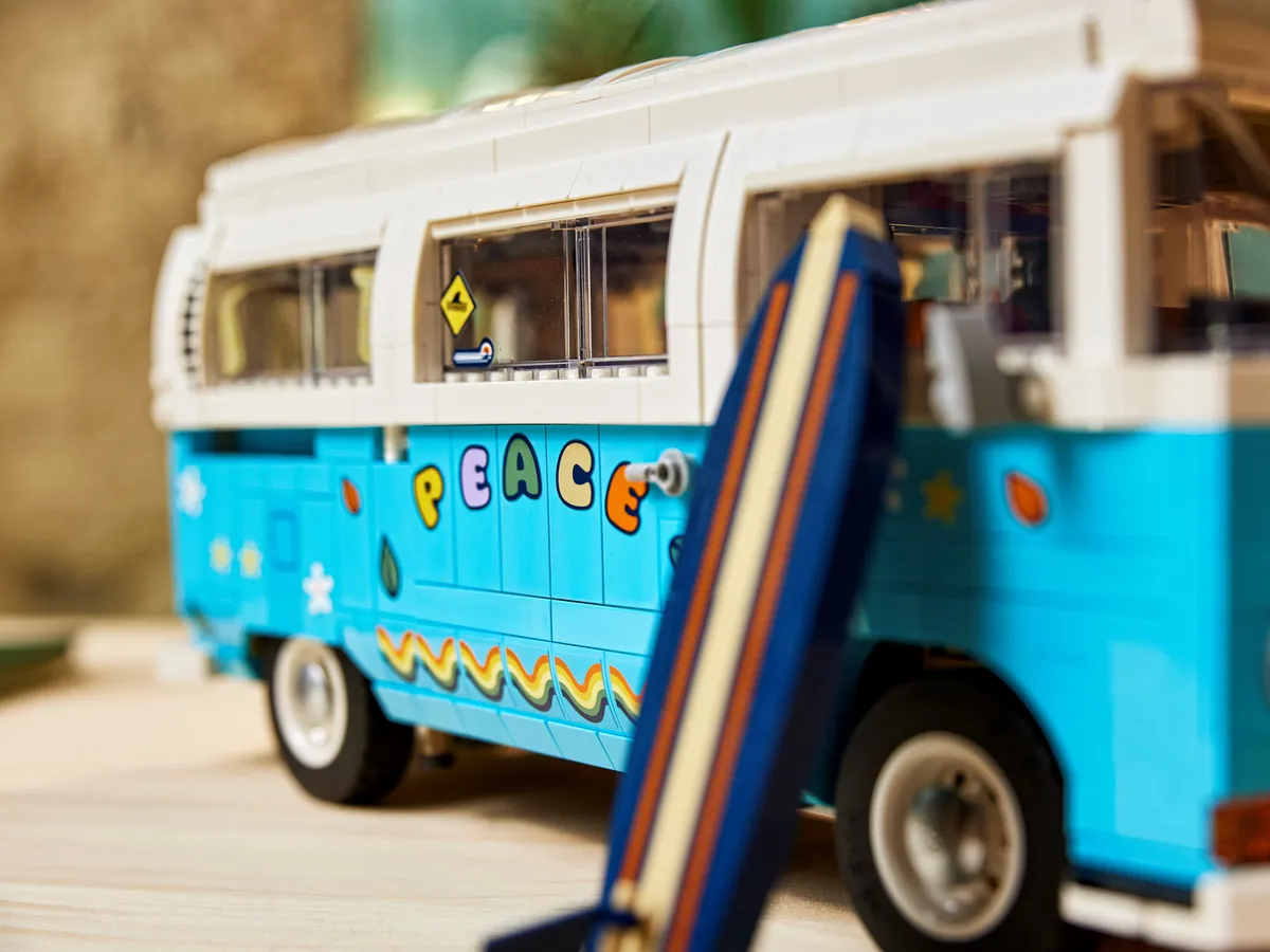 LEGO Volkswagen T2 Camper Van (10279) - Bild 19