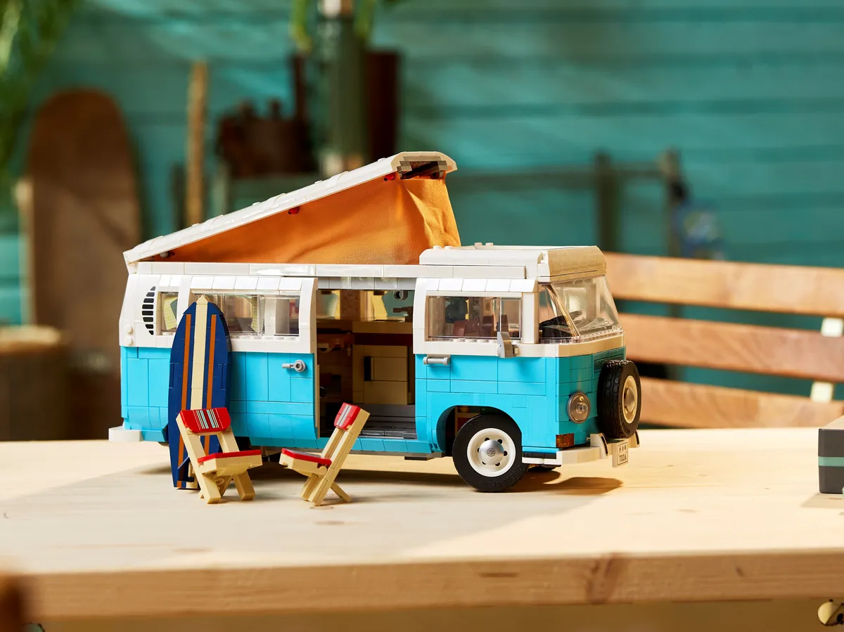 LEGO Volkswagen T2 Camper Van (10279) - Bild 21