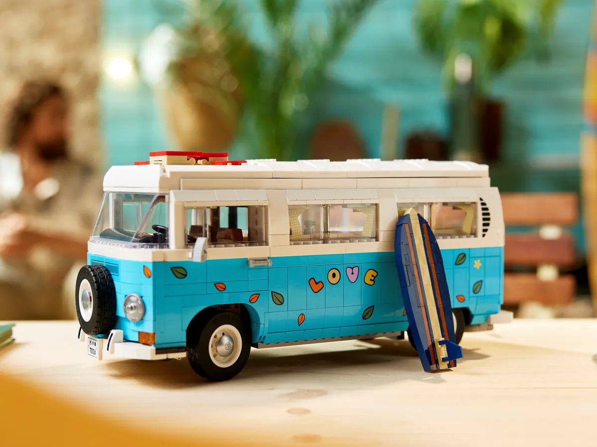 LEGO Volkswagen T2 Camper Van (10279) - Bild 22