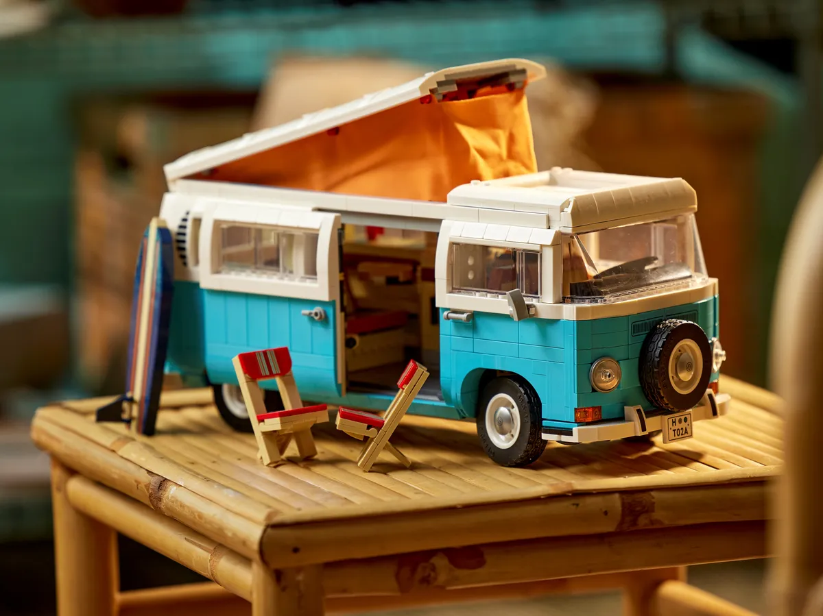 LEGO Volkswagen T2 Camper Van (10279) - Bild 26
