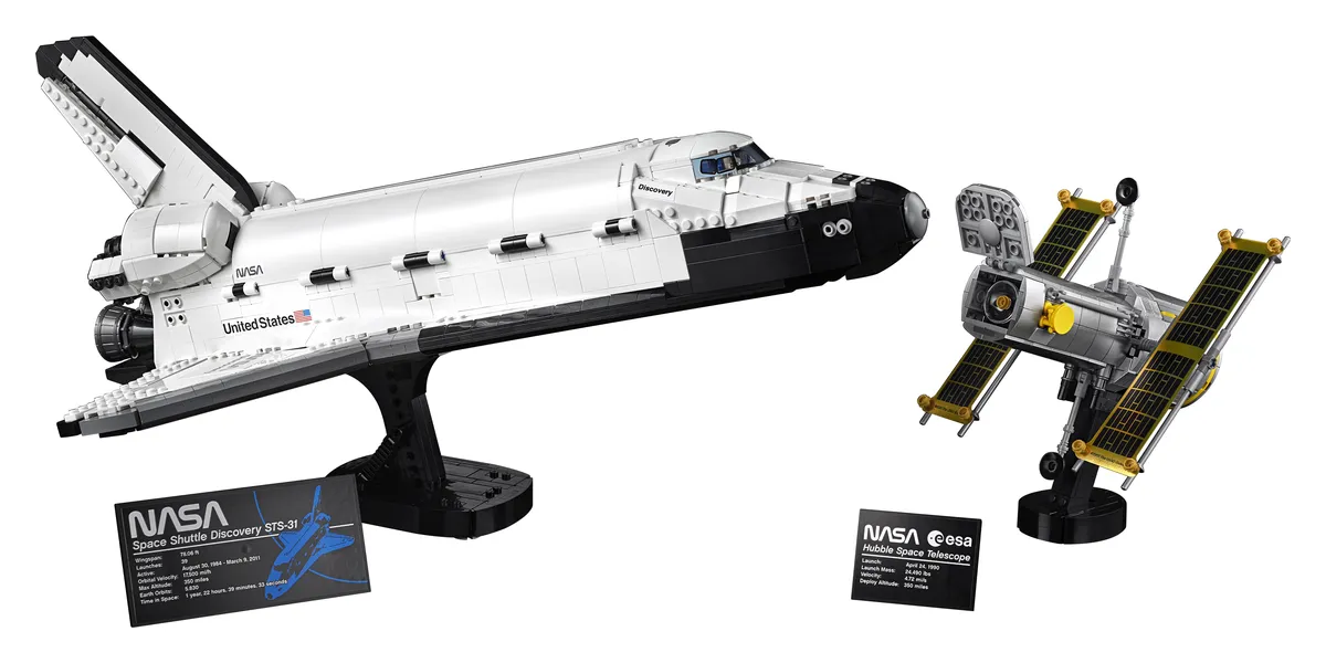 LEGO NASA Space Shuttle Discovery (10283) - image 2