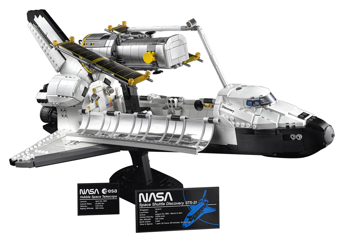 LEGO NASA Space Shuttle Discovery (10283) - image 3
