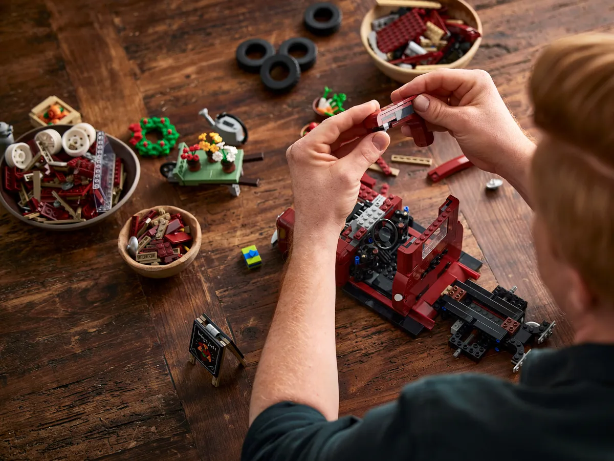 LEGO Pickup Truck (10290) - image 25