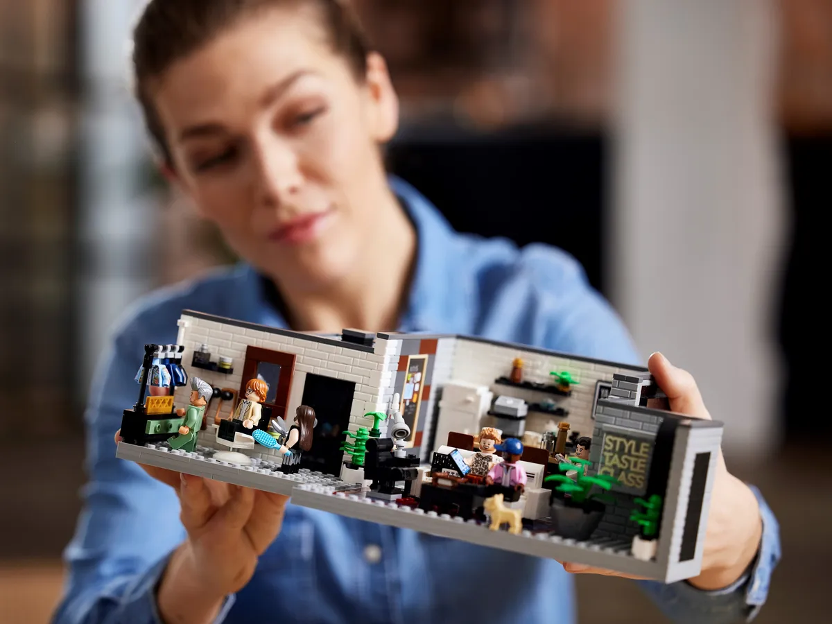 LEGO Queer Eye – The Fab 5 Loft (10291) - Bild 13