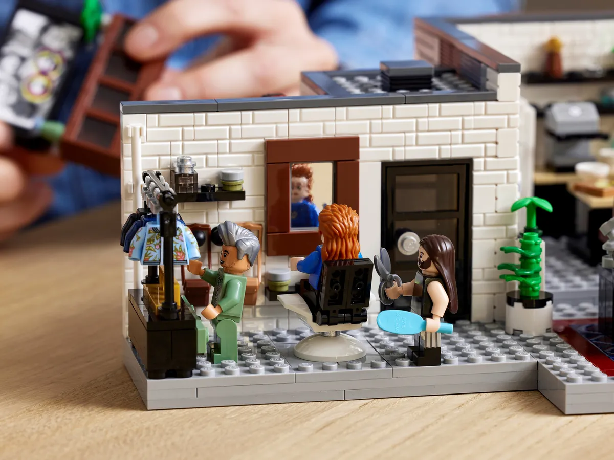 LEGO Queer Eye – The Fab 5 Loft (10291) - Bild 16