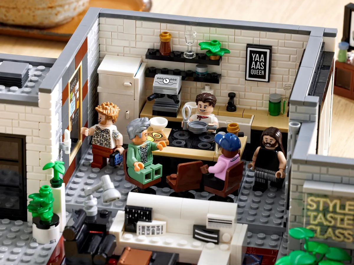 LEGO Queer Eye – The Fab 5 Loft (10291) - Bild 18