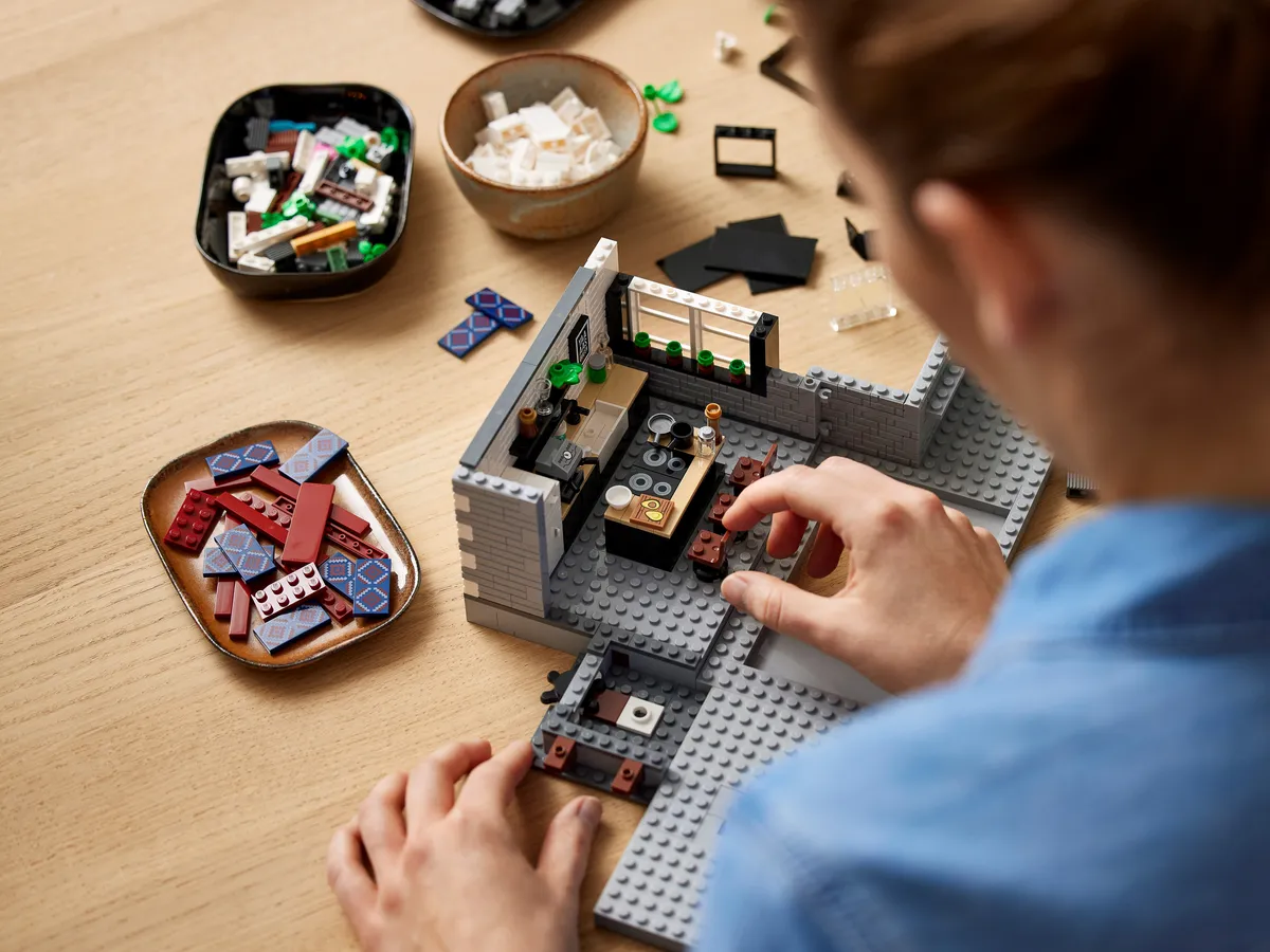 LEGO Queer Eye – The Fab 5 Loft (10291) - Bild 21