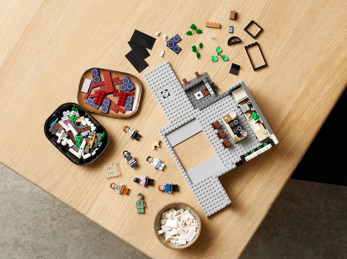 LEGO Queer Eye – The Fab 5 Loft (10291) - Bild 24