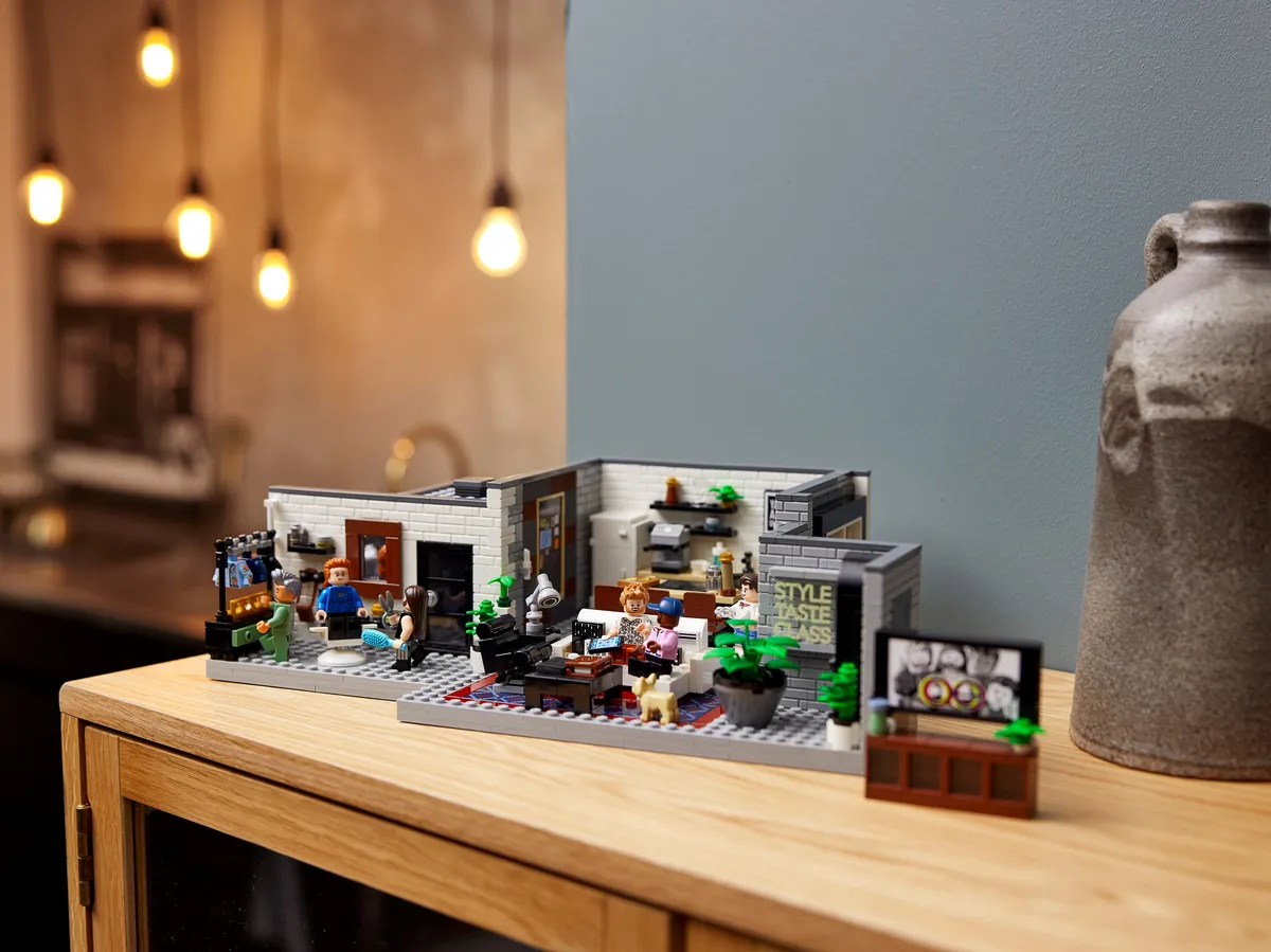 LEGO Queer Eye – The Fab 5 Loft (10291) - Bild 26