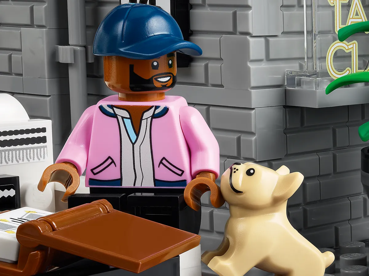 LEGO Queer Eye – The Fab 5 Loft (10291) - Bild 7