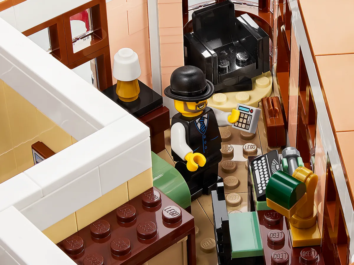 LEGO Boutique Hotel (10297) - Bild 6