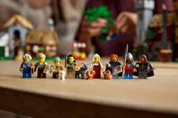 LEGO Medieval Town Square (10332) - afbeelding 12