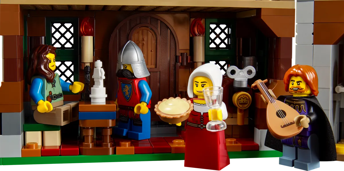LEGO Medieval Town Square (10332) - Bild 3