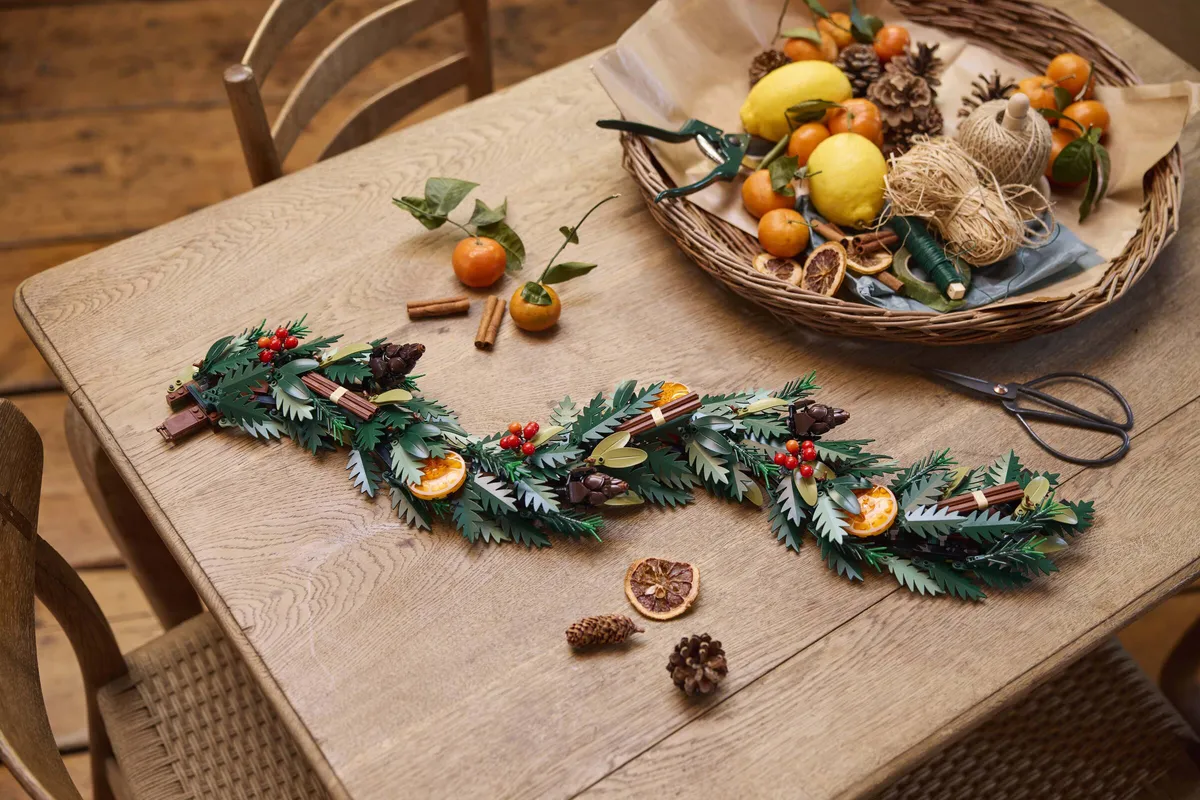 LEGO Wreath (10340) - afbeelding 10