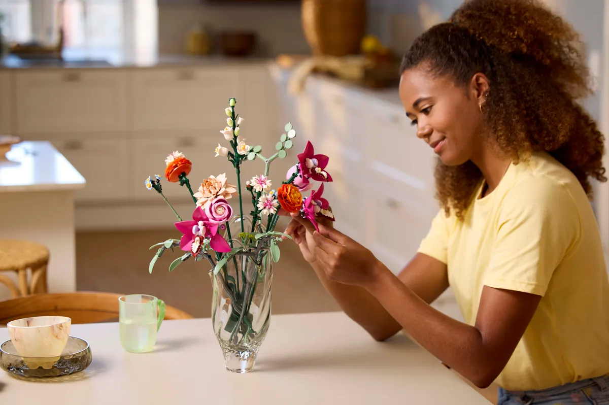 LEGO Pretty Pink Flower Bouquet (10342) - Bild 10