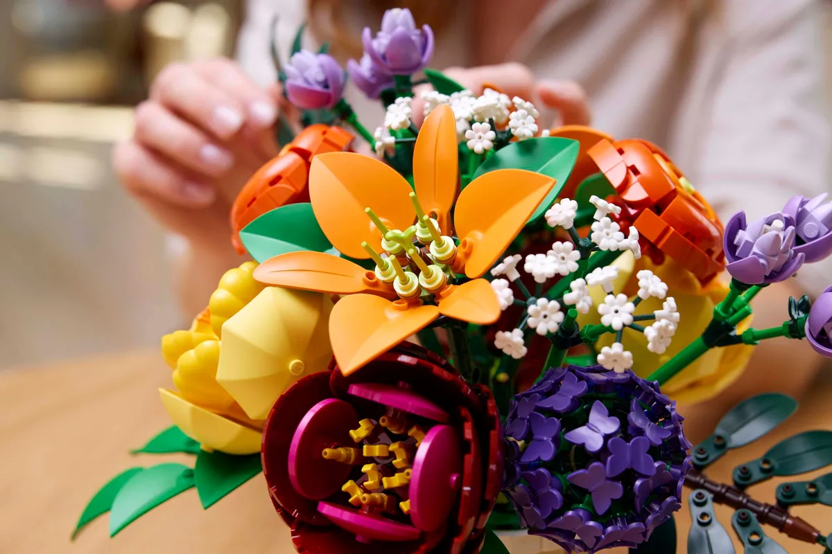 LEGO Flower Arrangement (10345) - image 9