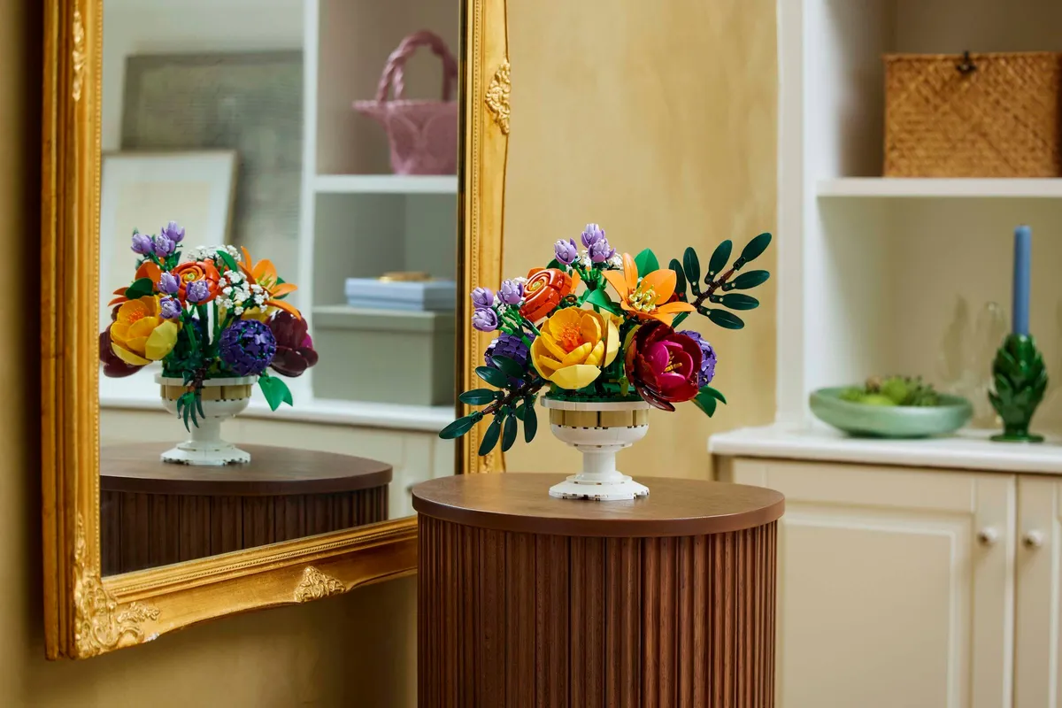LEGO Flower Arrangement (10345) - image 6