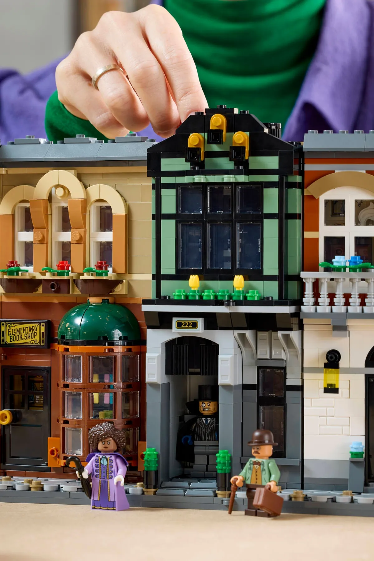 LEGO Sherlock Holmes: Book Nook (10351) - Bild 12