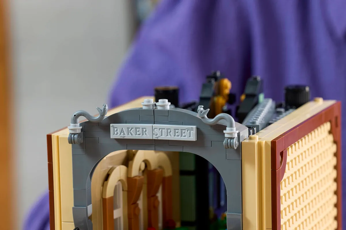 LEGO Sherlock Holmes: Book Nook (10351) - Bild 14