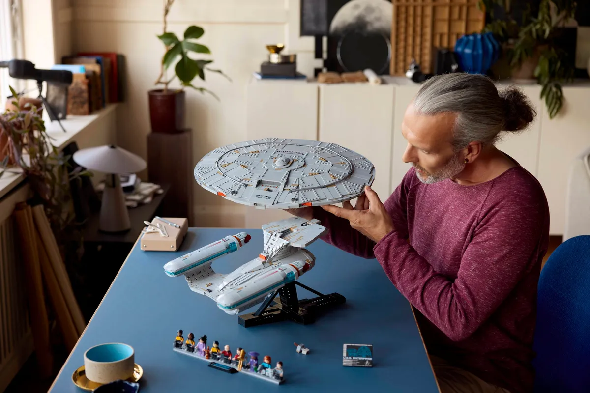 LEGO Star Trek: U.S.S. Enterprise NCC-1701-D™ (10356) - Bild 13