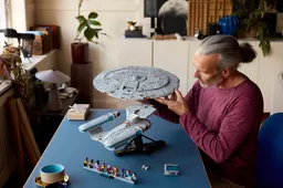 LEGO Star Trek: U.S.S. Enterprise NCC-1701-D™ (10356) - image 13