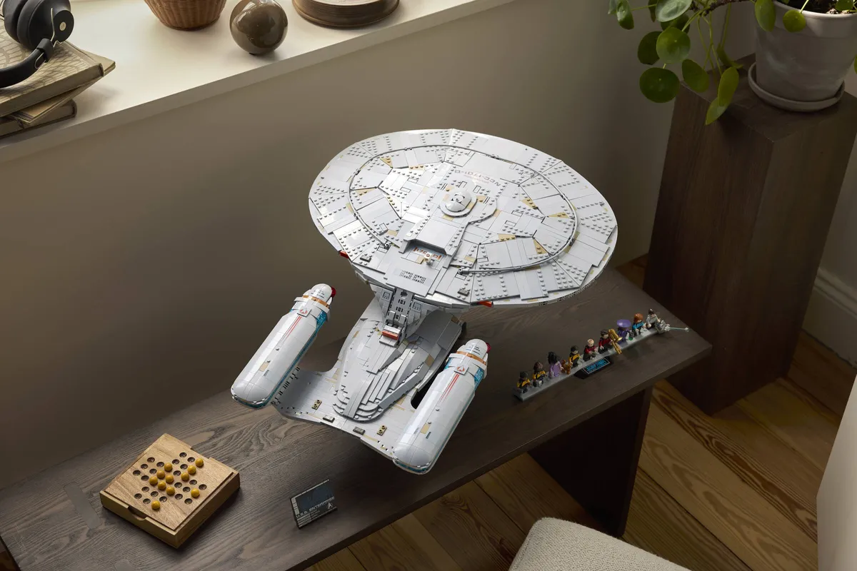 LEGO Star Trek: U.S.S. Enterprise NCC-1701-D™ (10356) - Bild 17
