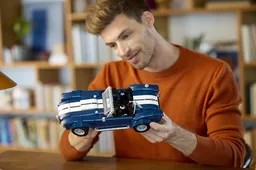 LEGO Shelby Cobra 427 S/C (10357) - image 9