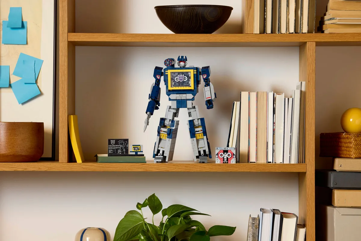 LEGO Transformers: Soundwave (10358) - image 9