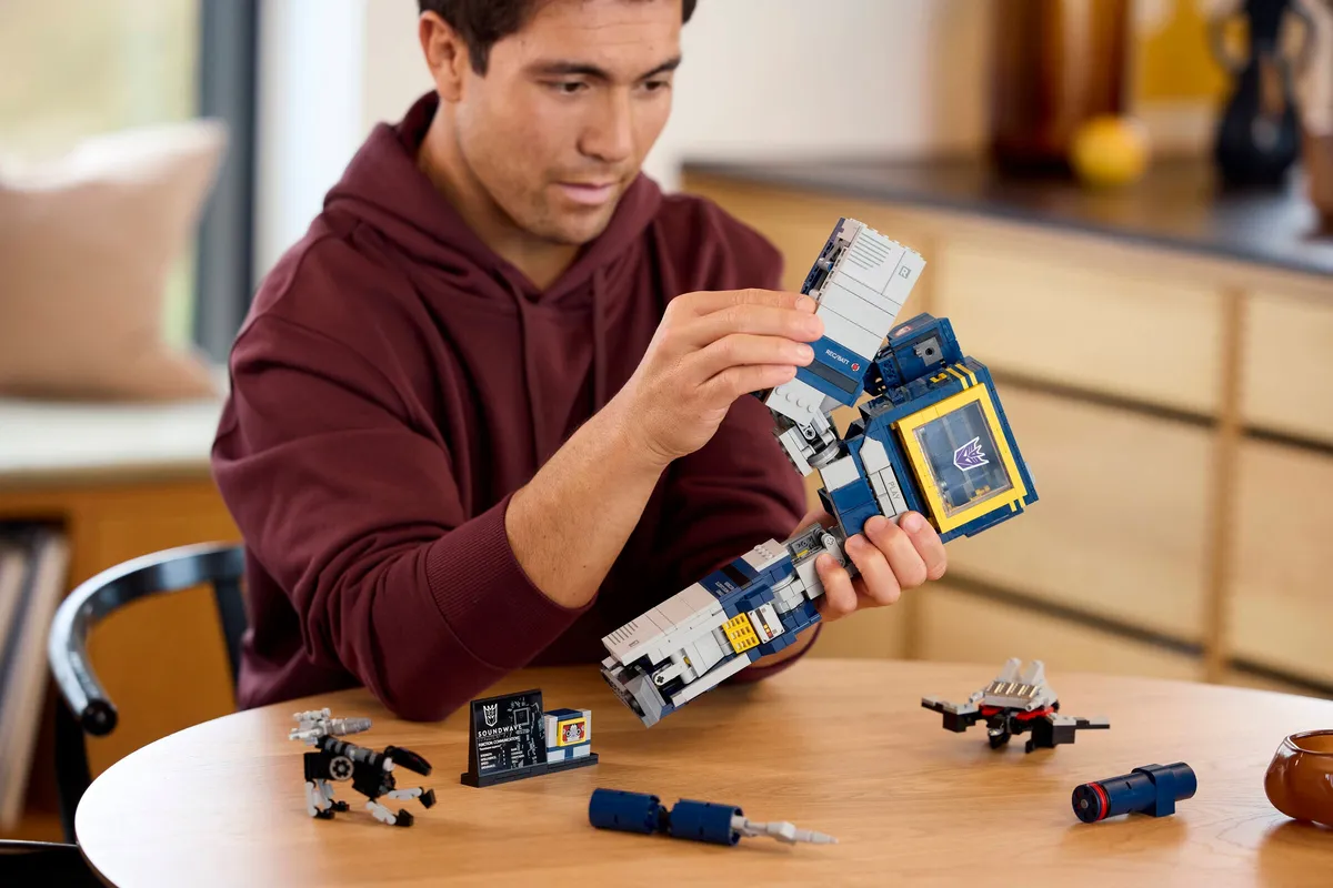 LEGO Transformers: Soundwave (10358) - image 13